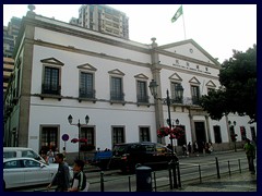 Civic and Municipal Affaris Bureau, Largo do Senado (Senate Square). The road is Avenida de Almeida Ribeiro.